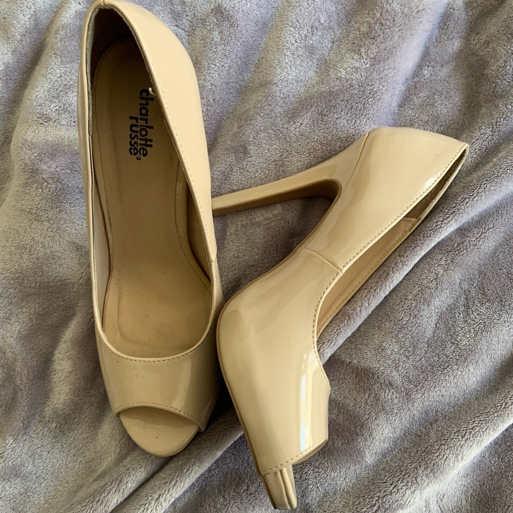 Beautiful Nude Pumps !